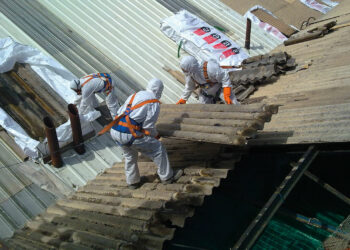 Retirada de amianto con todas las medidas de seguridad