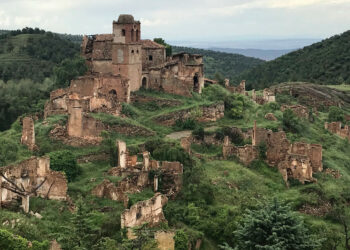 Adquirir un pueblo abandonado